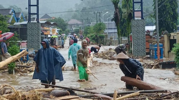 Ribuan Warga Terdampak Bencana Banjir Bandang Di Malang - Berita Indonesia