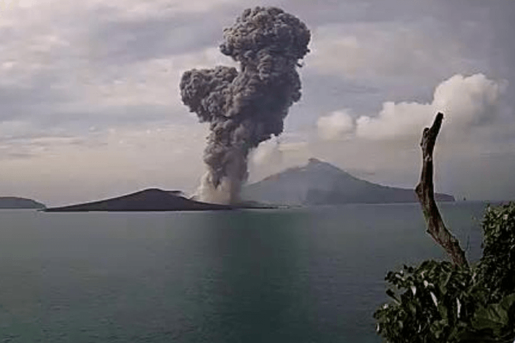 Gunung Anak Krakatau Kembali Erupsi - Berita Indonesia