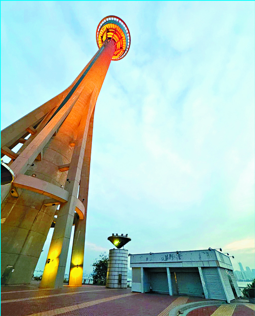 Pria Meninggal Setelah Melakukan Bungee Jump Di Menara Macau - Berita ...