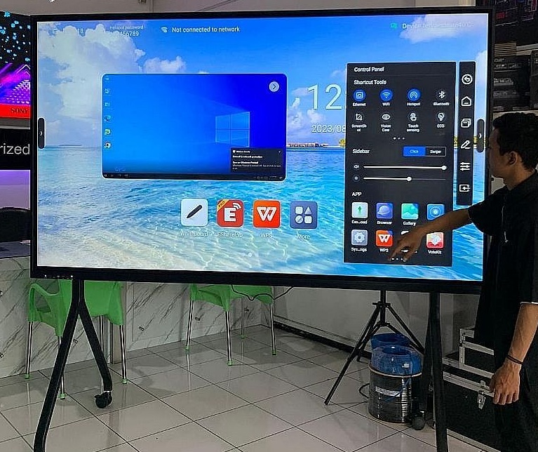 Apa Itu Smart Board Yang Bakal Dibagikan Ke Sekolah Indonesia - Berita ...